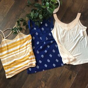 OLD NAVY UNIVERSAL THRED GAP NWT Sz M 3 pack spaghetti strap cami layering tops